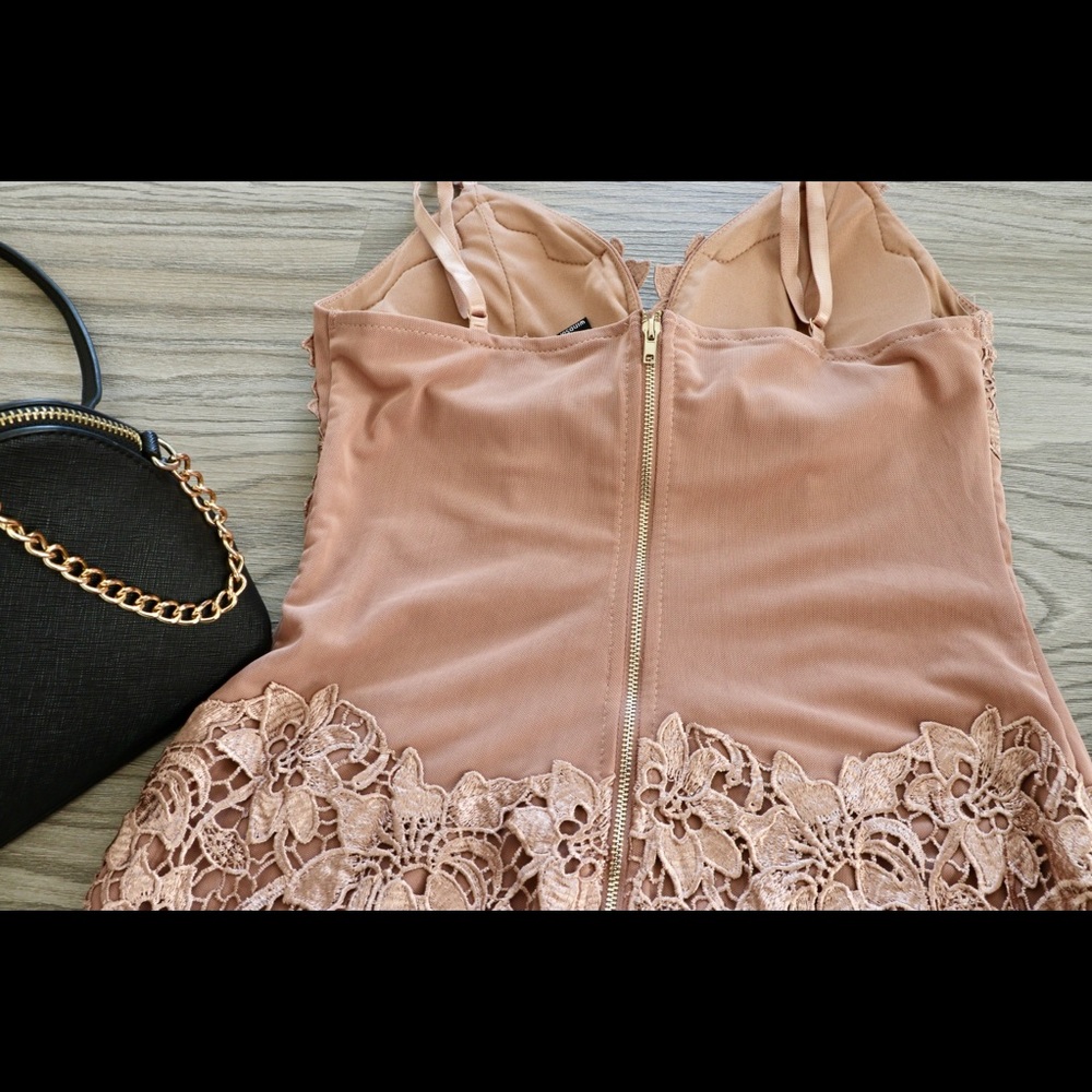 Dress - Picture 4 of 11